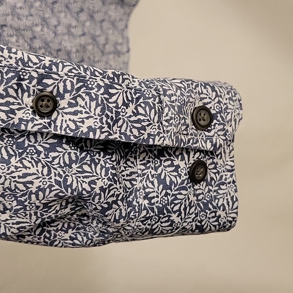 Men's XL button-down shirt size XL. - Picture 4 of 5